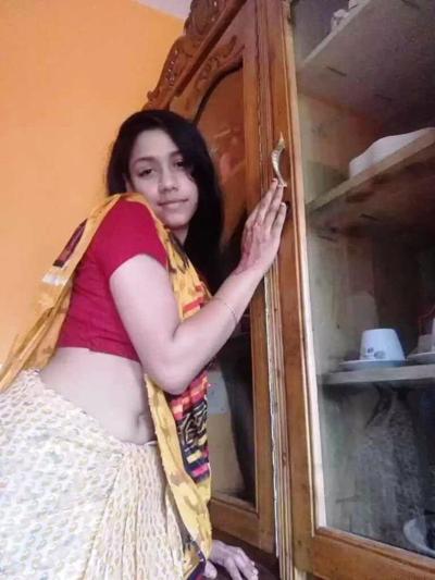 6P Newly married desi wife in saree nudes (105)
