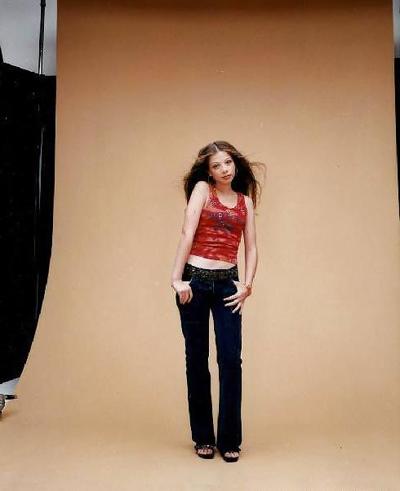 25P Michelle Trachtenberg - Tight JEANS, part 3