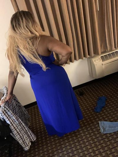 6P Ebony milf