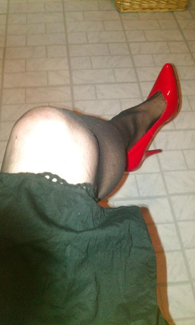 22P Me crossdressing stockings n spike heels