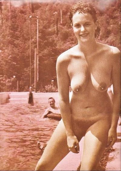 25P Naked Vintage Girls 58