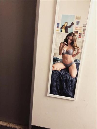 19P american actress nude  selfies from euphoria ,Sydney Sweeney