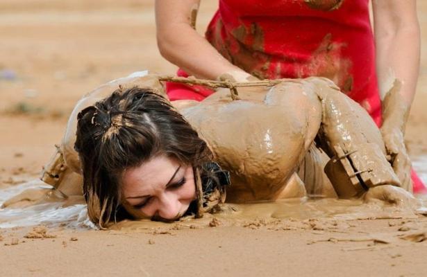 8P MUD LESBIAN SCHOOL 1