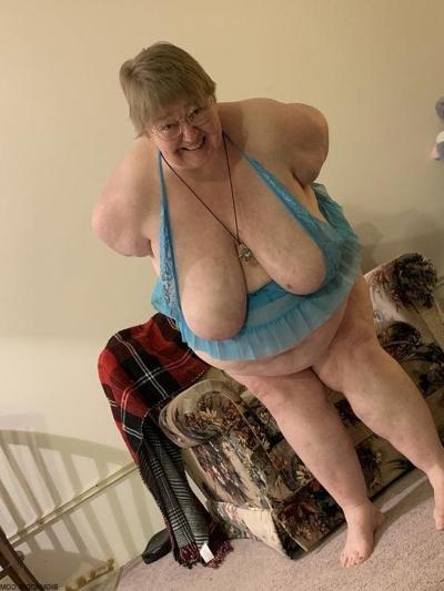 25P Hoodyman SSBBW 312 . Fat piggy Karen exposure .