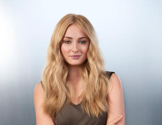 8P Sophie Turner's Facial Face