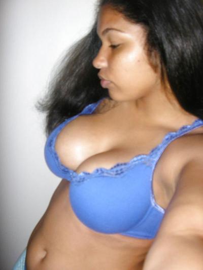 5P Sri lankan slut selfshot pics