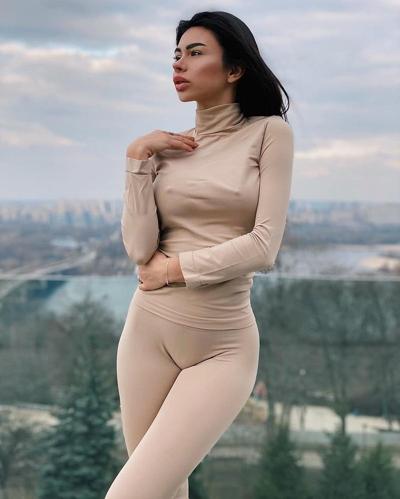 25P Ukrainisches Bimbo-Mädchen 2