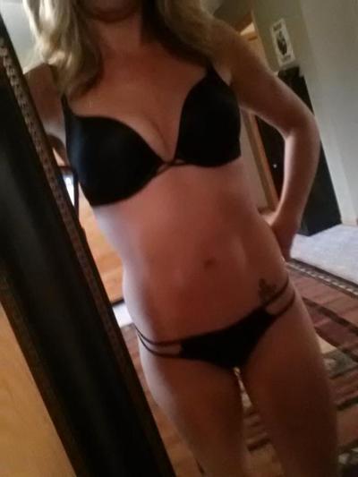 25P StaceyH ブロンド MILF 素敵なタイトな小さなお尻