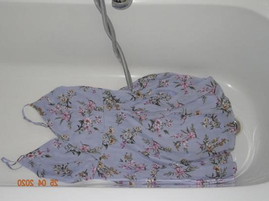 9P Pisse auf geblümtes 7er-Kleid