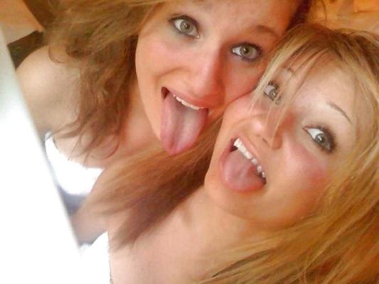 5P Two Teens, One Mirror