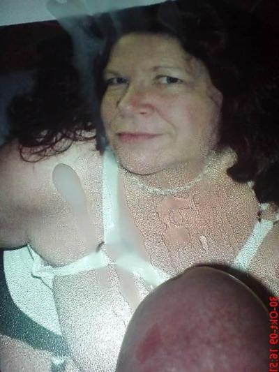 10P Cum on her pics