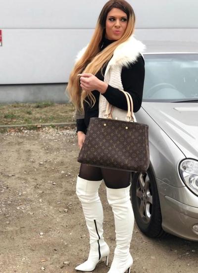 25P Milfs &amp; Gilfs wearing boots no.52