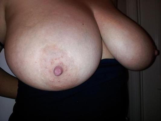 8P MILF Lateshay 36 G Schlaffe natürliche Floppy-Titten