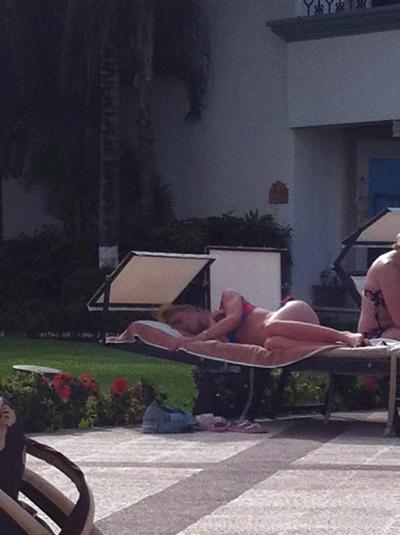 17P Teen suntanning spy pics