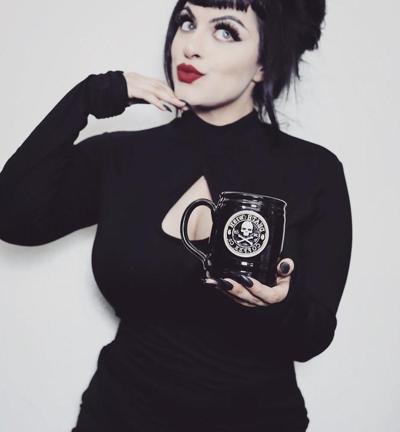 25P Miss Gothic