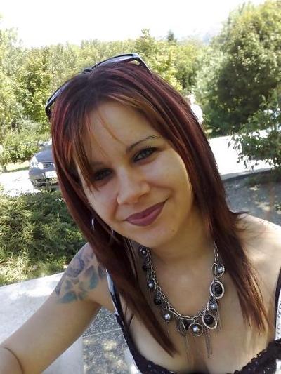 9P French Girl's Face Pics : Roseline