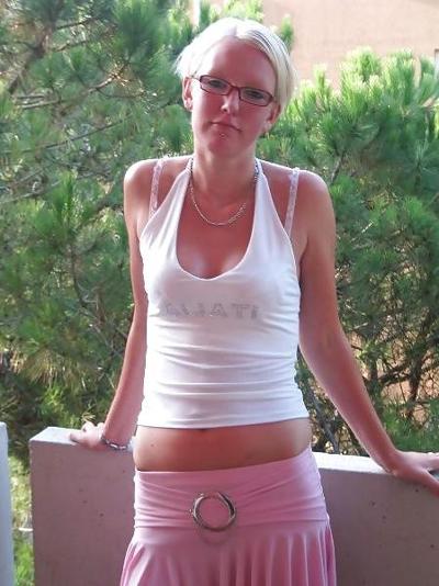 25P Blonde Nerdy & Horny
